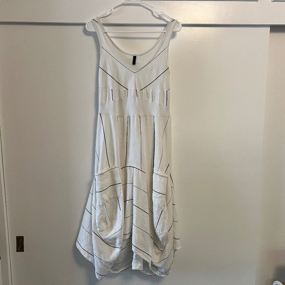 Inizio Dresses & Skirts - Italian Inizio Magic 2 Pocket Sleeveless White/Black Striped Linen Midi Dress L